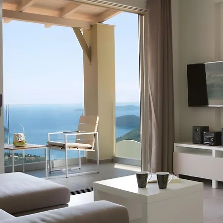 Sunny Ilios Over Mikros Vilă